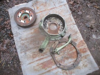 příruba na motor Slavia 1d80 a 1d90 - 3