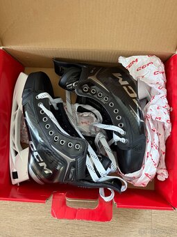 Hokejové brusle CCM Tacks XF PRO Senior, vel. 8 - 3