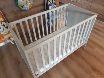 IKEA - dětská postýlka SUNDVIK, šedá + Dětská matrace MPO - 3