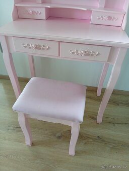 Kosmetický stolek - 3
