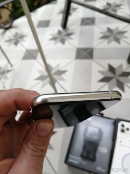 iPhone 11 pro bílý s příslušenstvím - 3