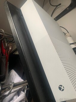 Xbox one S All digital 1TB +hry - 3
