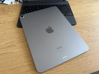 iPad Air M2 128 GB, Wifi space grey + magic keybord - 3