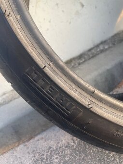 235/35R19 - 3