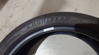 Goodyear 225/40R19 - 3