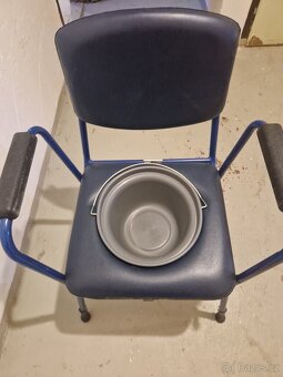 Toaletní židle s odnímatelnými područkami - 3