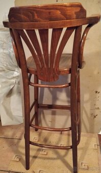 Nabízím starožitnou bar. židličku Thonet 135 rok 1940/50 - 3
