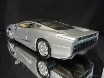 Jaguar XJ220 stříbrný Maisto 1/18 - 3