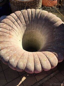 Betonovy kvetinac. - 3