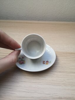 Porcelánový šálek s podšálkem – mini, květinový motiv - 3