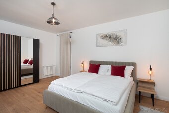 Šatní skříň DAX - černá/dub artisan (SCONTO) - 3