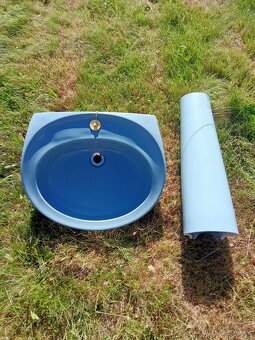 Prodám starší umyvadlo s nohou - 3