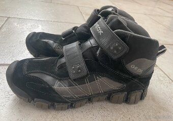 Dvoje zimní boty, vel. 38 a 38 a 1/2 - 3