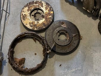 Volha Gaz 24, nový originální kompletní setrvák, i věnec - 3