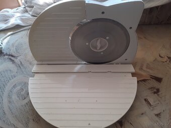 Prodám elektrický kráječ Clatronic - 3