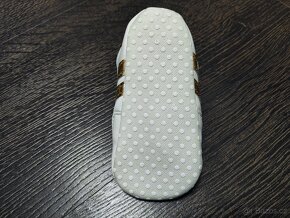 PRVNÍ DĚTSKÉ BOTIČKY NOVÉ - ZLATÉ - 3