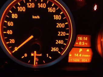 BMW E60 530xd Facelift. rok 2006 Automatické 170kw 4x4 - 3