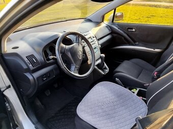 Toyota Corolla Verso - 3