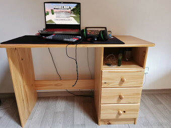 Masivní dřevěný dětský stůl - 3