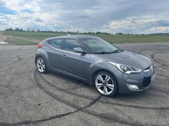Hyundai Veloster - 3