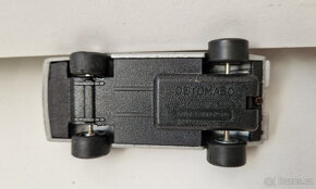 staré kovové De Tomaso - 3