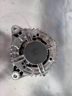 Freelander II 2.2 D alternátor a starter - 3