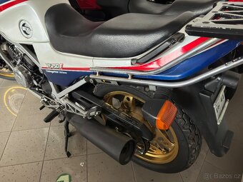 HONDA VF 750 F - 3