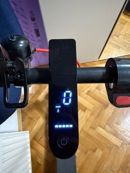Prodám elektrickou koloběžku Xiaomi Mi Electric Scooter Pro - 3