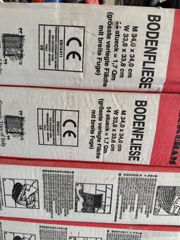 Prodám dlažbu rozměr 34 x 34 cm - 122 m2 - 3