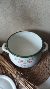 Smaltovany hrnec s kytickami - 3