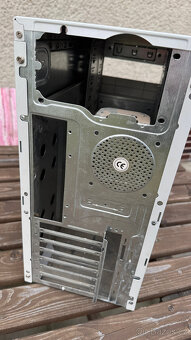 Prodám starší počítačovou skříň (ATX) 002 - 3