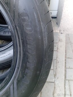 Nove letni pneu good year - 3