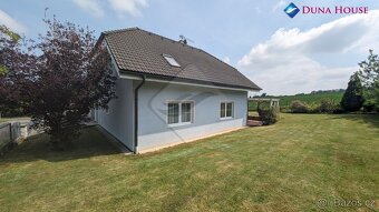 Prodej domu 6+1 s garáží a terasou, Panenské Břežany. - 3