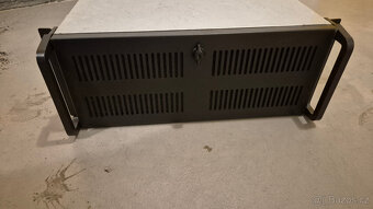 Server Supermicro Rackmounted 4U vcetne lyzin do racku - 3