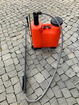 Zahradní postřikovač 12l, velmi dobrý stav - 3