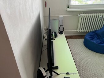 49" Samsung QE49Q60 - 3