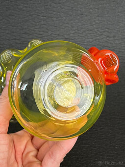 Váza 11.5 cm s nálepem, žluté brokové hutní sklo - 3
