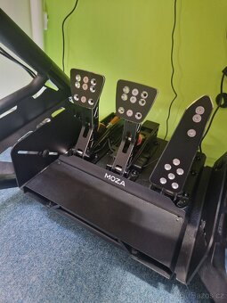Moza sim racing set- R9 V2 +volant + pedály + table clamp - 3