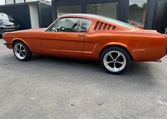 Ford Mustang Fastback z roku 1966 - 3