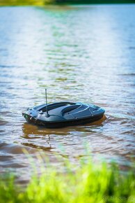 Zavážecí loďka - GPS / echolot / barevný displej / čeština - 3