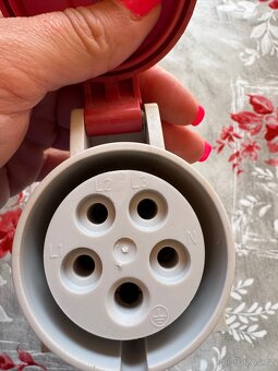 Nástěnná zásuvka - 3