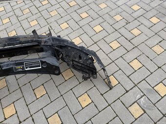 Škoda Octavia 2 chladičovka přední čelo. - 3