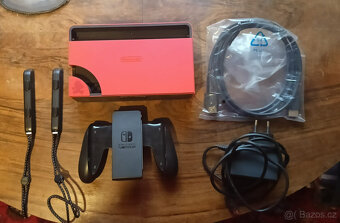 Nintendo Switch OLED - Mario Red Edition - 3