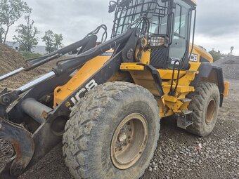 Nakladač JCB 437 - 3
