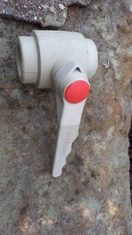 kohout kulový plastový 32 mm - 3