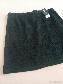 NOVÁ černá sukně s krajkou Esmara - 3