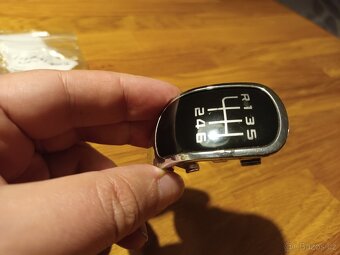Plaketka řadící páky Škoda Octavia II facelift 6st manual - 3