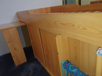 Vyvýšená postel s úložným prostorem a stolkem - 3