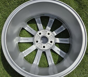 1ks nový orig.alu disk VW GOLF 17" 5x112 model Dijon - 3
