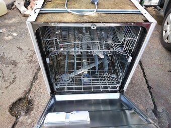 Prodám funkční myčku značky Whirlpool o šíři 60 cm--DOVEZU-- - 3